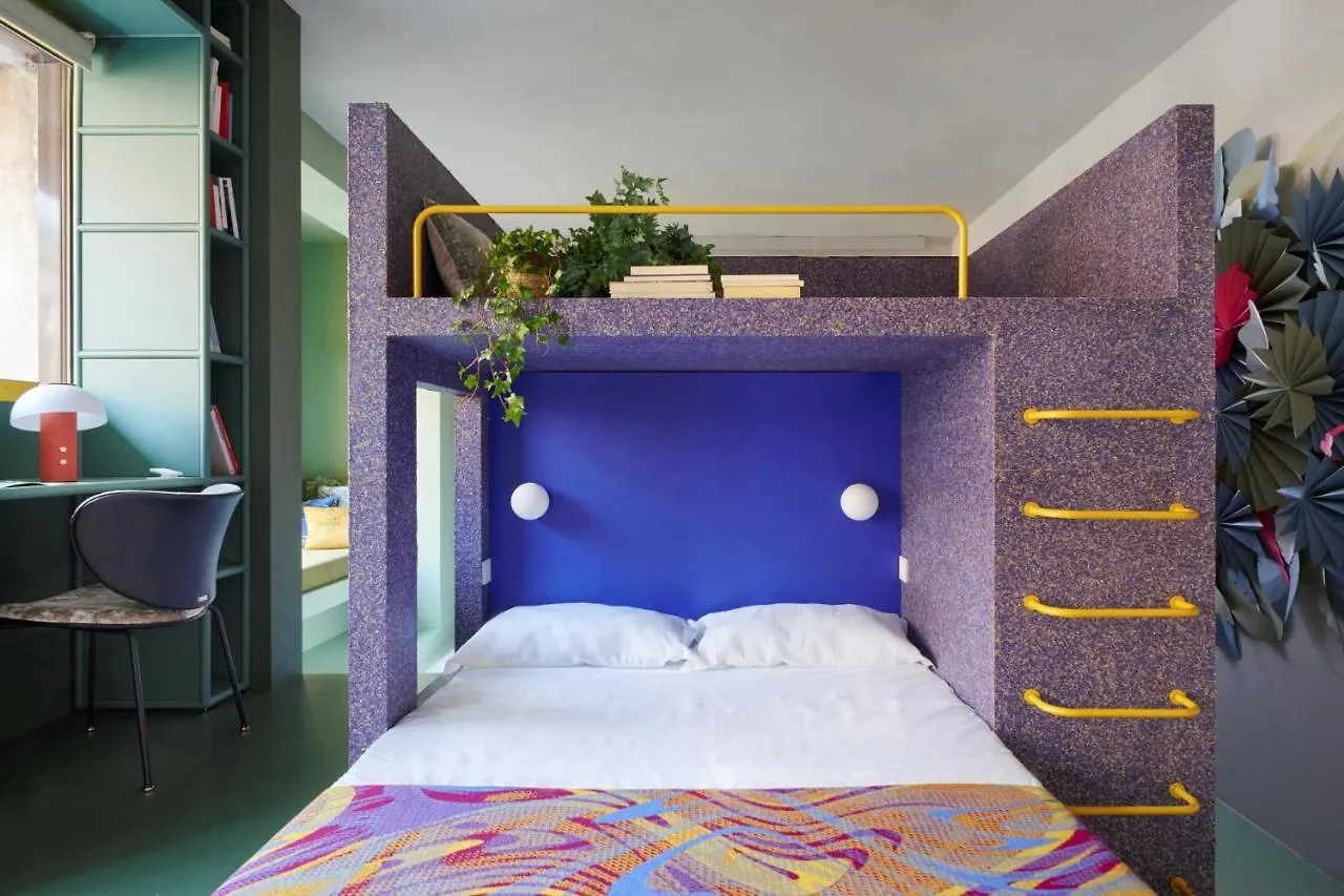 Easylife - Colorato Studio Con Terrazzo Milano