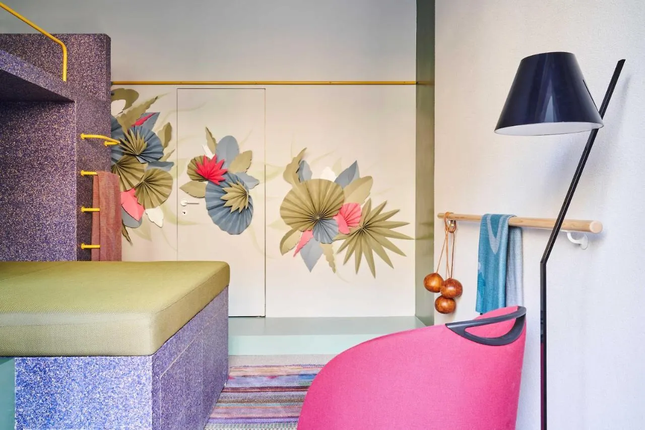 Easylife - Colorato Studio Con Terrazzo Milano 0*,  Italien