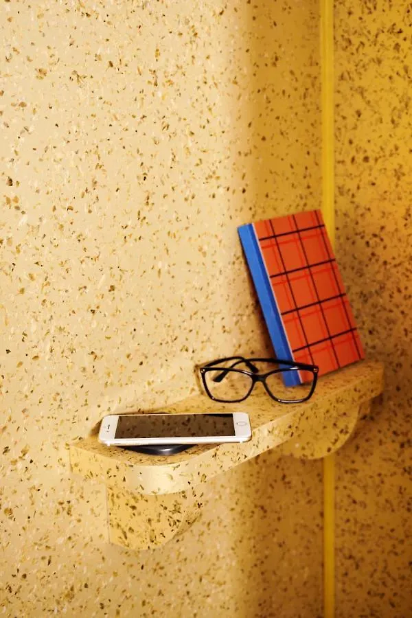 Easylife - Colorato Studio Con Terrazzo Milano