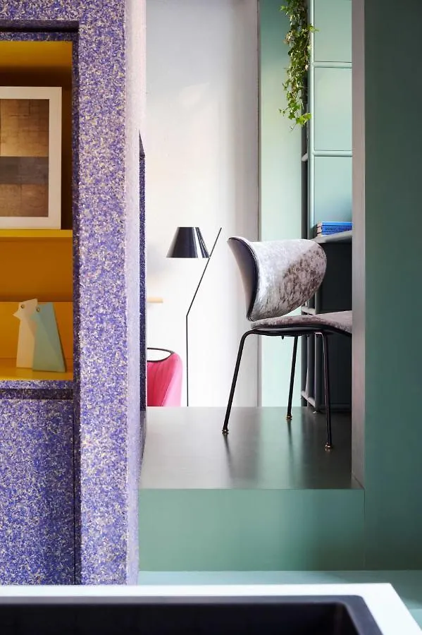 Easylife - Colorato Studio Con Terrazzo Milano 0*,  Italien